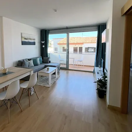 2-bedroom Brand New Steps From The Llançà