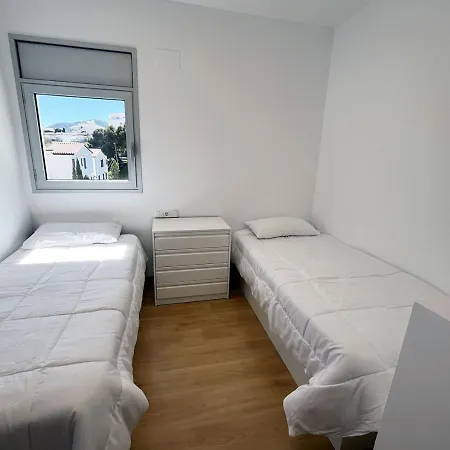 2-bedroom Brand New Steps From The Llança