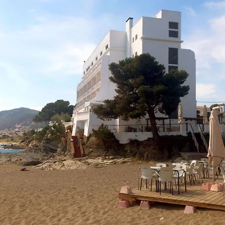 2-bedroom Brand New Steps From The Διαμέρισμα Llança