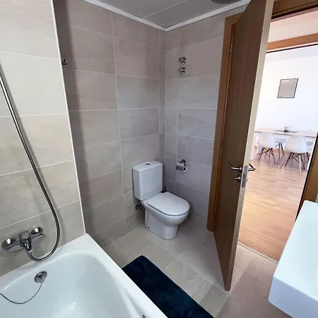2-bedroom Brand New Steps From The Apartment