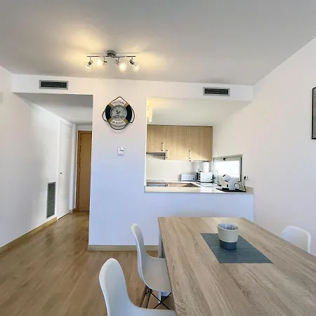 2-bedroom Brand New Steps From The Llança