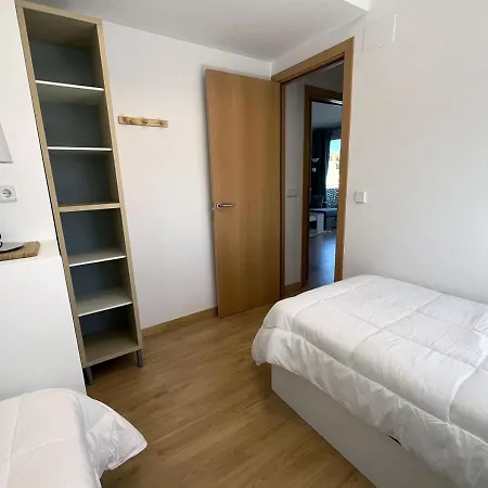 Apartment 2-bedroom Brand New Steps From The Llanca